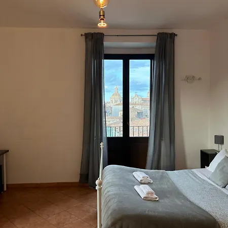 Palazzo Currò Affittacamere *